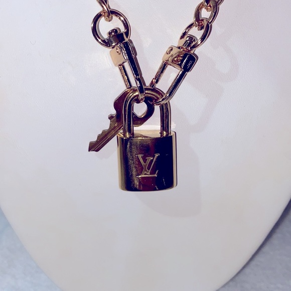 Louis Vuitton Lock and Key #323 Necklace - Picture 9 of 14